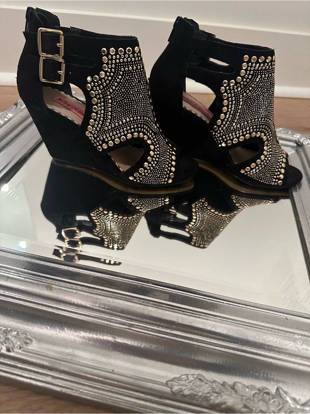 Betsey Johnson Black Suede Gold-Studded Cutout High Heels US 7 - Picture 8 of 9